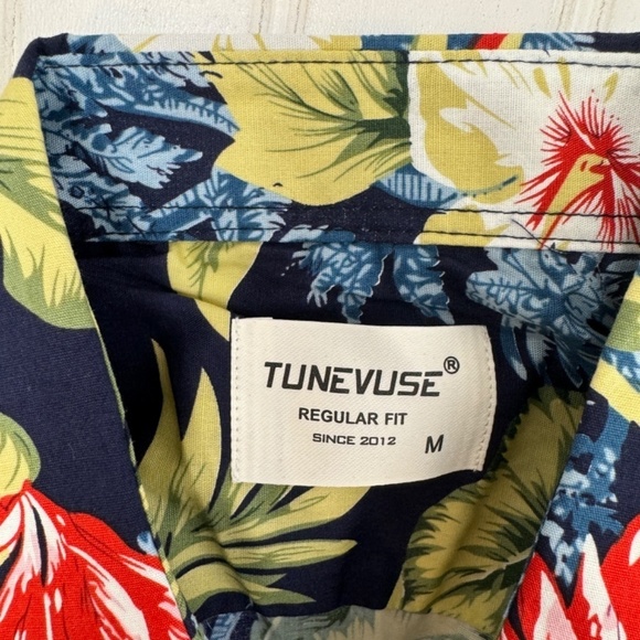 NWT Tunevuse Long Sleeve Button Front Hawaiian Shirt Regular Fit Medium - Picture 5 of 7